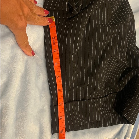 Black pinstripe shorts - Picture 5 of 5